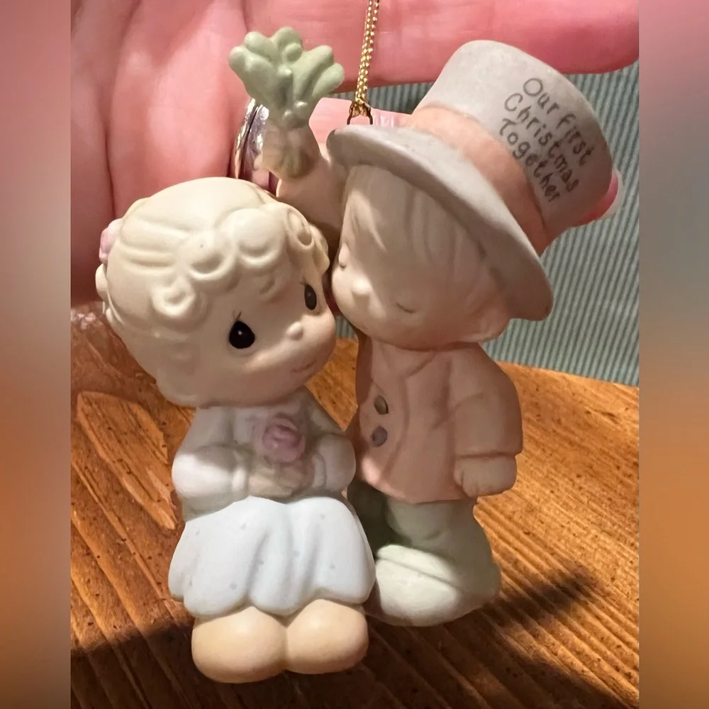 VTG PRECIOUS MOMENTS 2001 OUR FIRST CHRISTMAS TOGETHER PORCELAIN ORNAMENT 878855